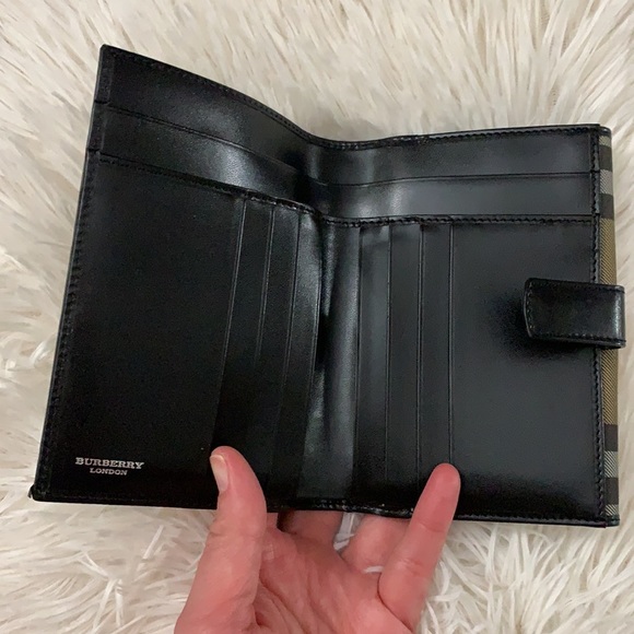 Burberry - Picture 4 of 9